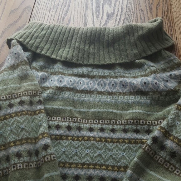 Old Navy Sweater - Picture 2 of 2